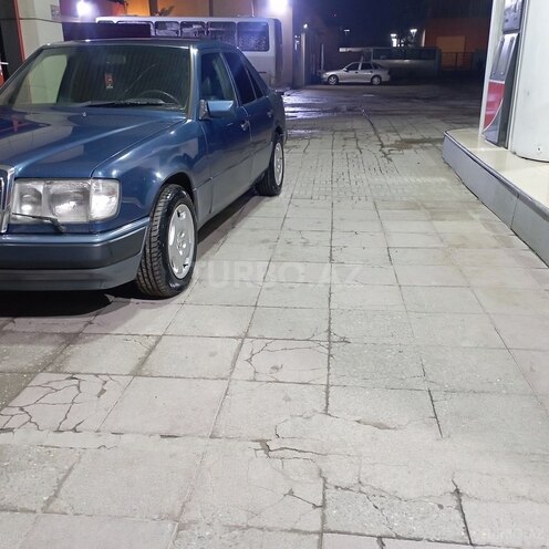 Mercedes E 200 1992, 323,670 km - 2.0 л - Sumqayıt