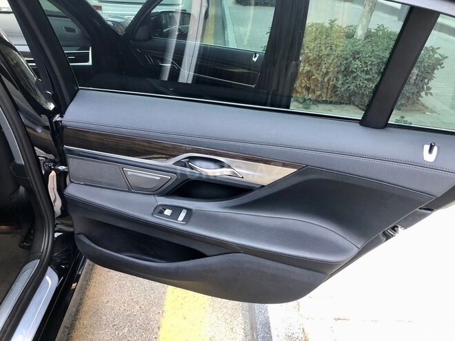 BMW 740 2016, 113,000 km - 3.0 л - Bakı
