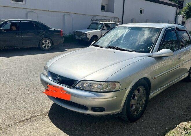 Opel Vectra 1999, 353,000 km - 2.0 l - Qazax