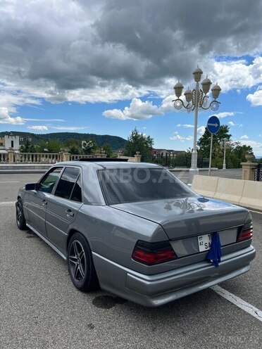 Mercedes E 220 1993, 400,000 km - 2.2 л - Qəbələ