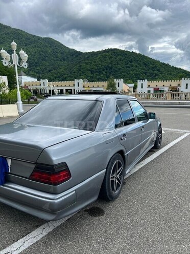 Mercedes E 220 1993, 400,000 km - 2.2 л - Qəbələ