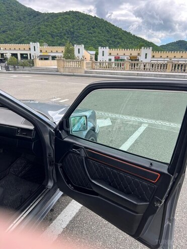 Mercedes E 220 1993, 400,000 km - 2.2 л - Qəbələ