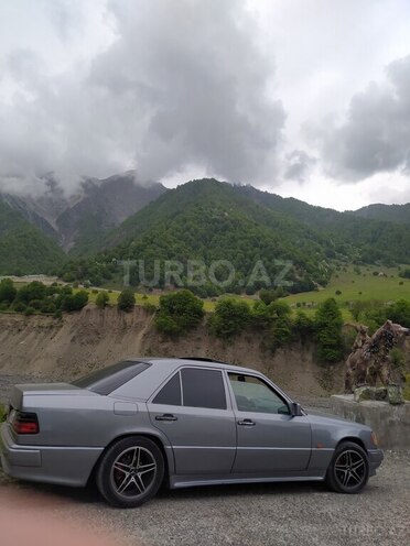 Mercedes E 220 1993, 400,000 km - 2.2 л - Qəbələ