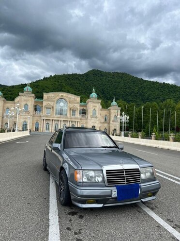 Mercedes E 220 1993, 400,000 km - 2.2 л - Qəbələ
