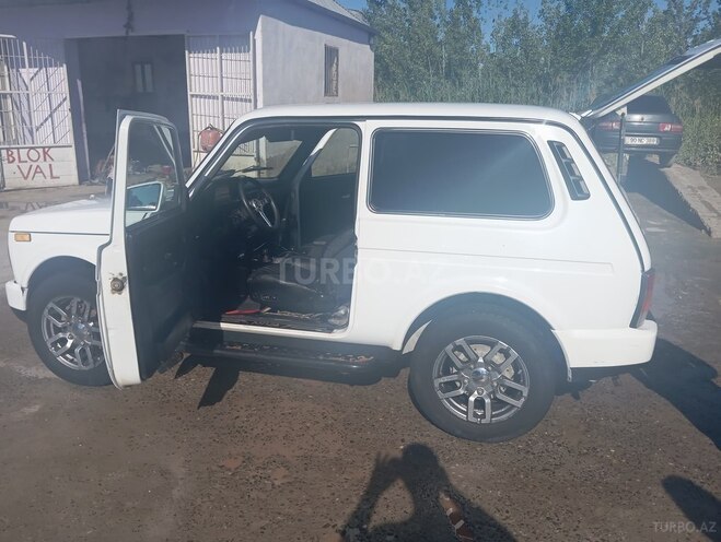 LADA (VAZ) Niva 2017, 999,999 km - 1.7 л - Salyan