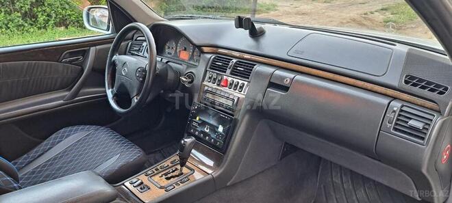 Mercedes E 240 2001, 292,000 km - 2.6 l - Sumqayıt