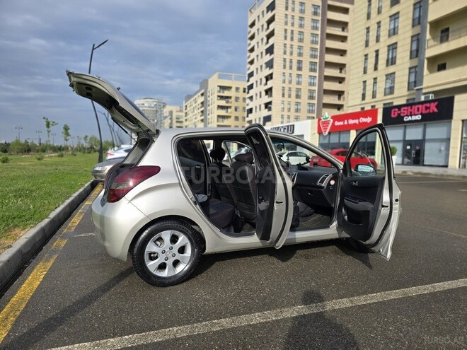 Hyundai i20 2010, 294,317 km - 1.4 l - Sumqayıt