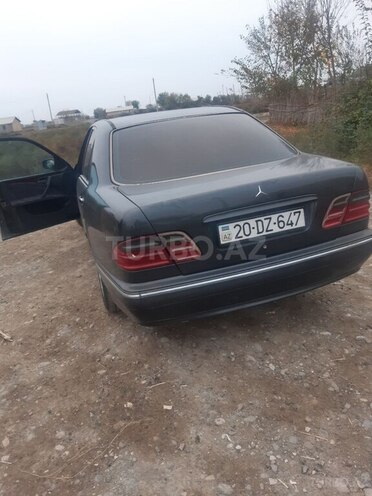 Mercedes E 220 d 2000, 398,700 km - 2.2 l - Naftalan