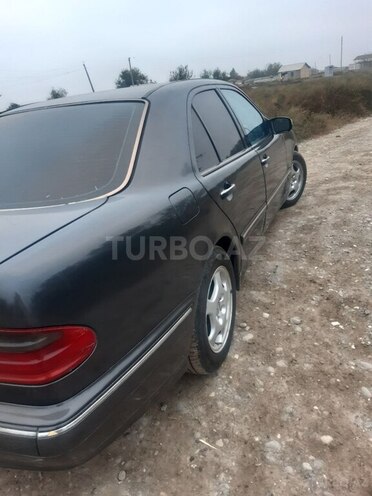 Mercedes E 220 d 2000, 398,700 km - 2.2 l - Naftalan