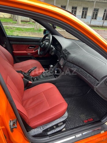 BMW 530 2001, 390,000 km - 3.0 l - Tovuz