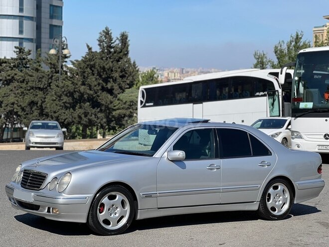 Mercedes E 220 2000, 260,188 km - 2.2 l - Bakı