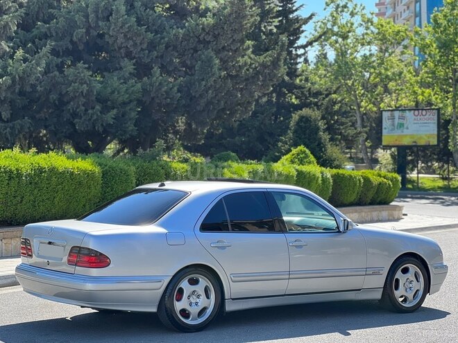 Mercedes E 220 2000, 260,188 km - 2.2 l - Bakı