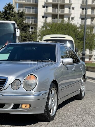 Mercedes E 220 2000, 260,188 km - 2.2 l - Bakı