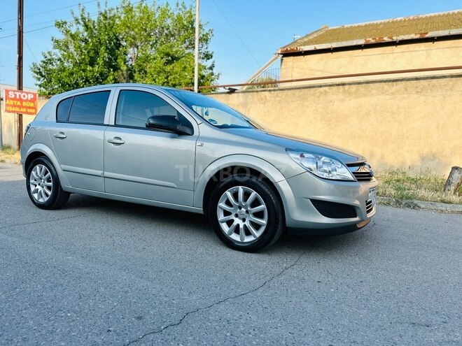 Opel Astra 2009, 286,000 km - 1.4 л - Bakı
