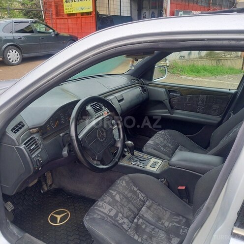 Mercedes E 230 1996, 368,000 km - 2.3 l - Qazax