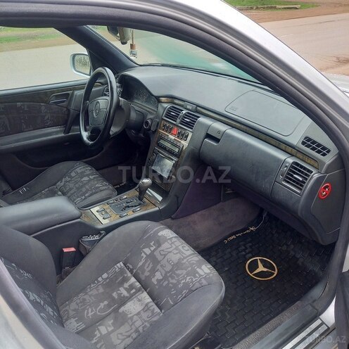 Mercedes E 230 1996, 368,000 km - 2.3 l - Qazax