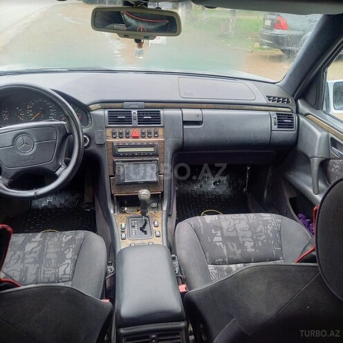Mercedes E 230 1996, 368,000 km - 2.3 l - Qazax