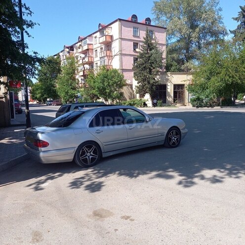 Mercedes E 230 1996, 368,000 km - 2.3 l - Qazax
