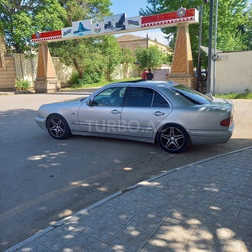 Mercedes E 230 1996, 368,000 km - 2.3 l - Qazax