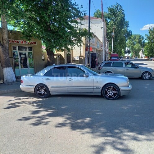 Mercedes E 230 1996, 368,000 km - 2.3 l - Qazax