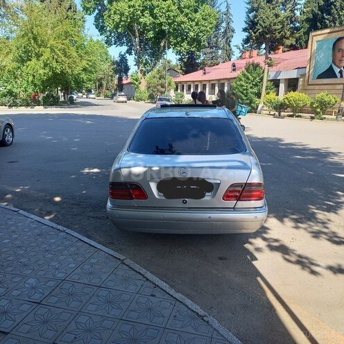 Mercedes E 230 1996, 368,000 km - 2.3 l - Qazax