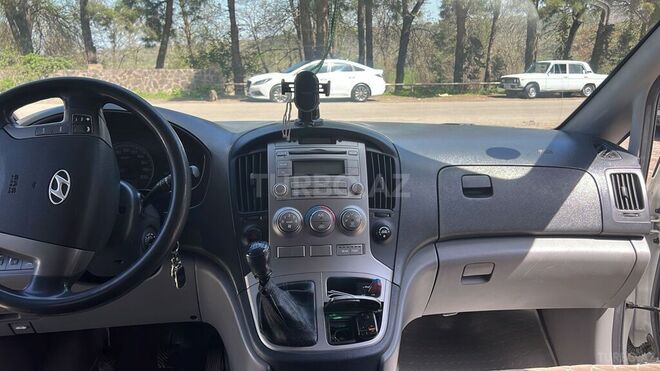 Hyundai H-1 2015, 270,000 km - 2.5 л - Bakı