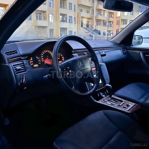 Mercedes E 240 2000, 289,000 km - 2.4 l - Bakı