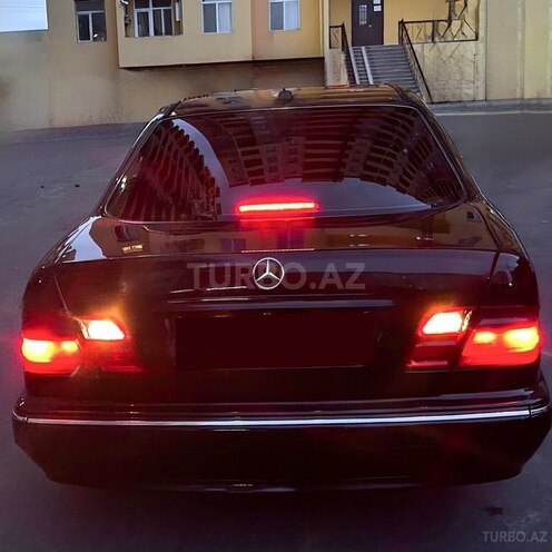 Mercedes E 240 2000, 289,000 km - 2.4 l - Bakı