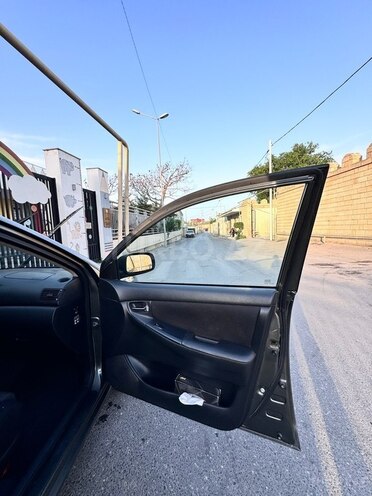 Toyota Corolla 2006, 243,000 km - 1.4 л - Bakı