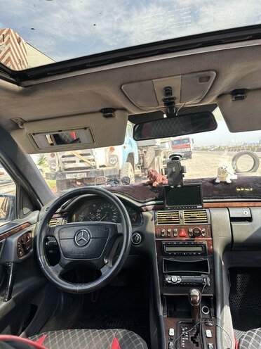 Mercedes  1997, 421,680 km - 2.9 l - Sumqayıt