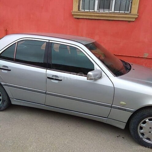 Mercedes C 180 2000, 398,741 km - 1.8 l - Ucar