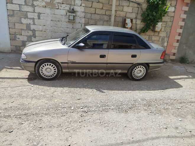 Opel Astra 1996, 299,000 km - 1.6 l - Bakı