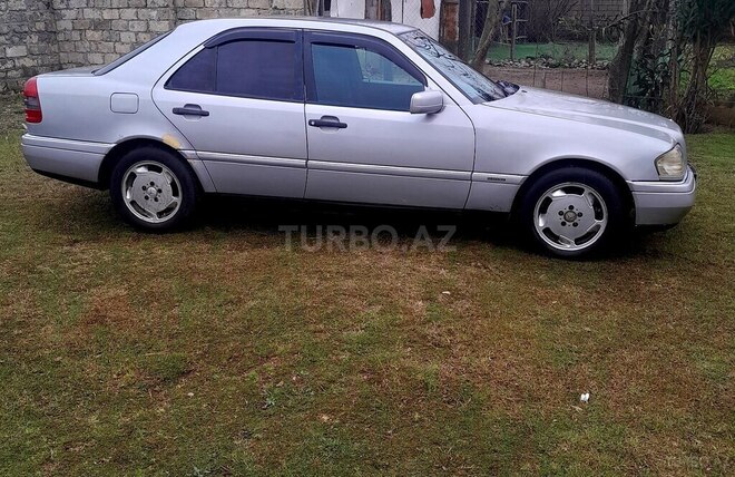 Mercedes C 180 1994, 260,000 km - 1.8 л - Astara