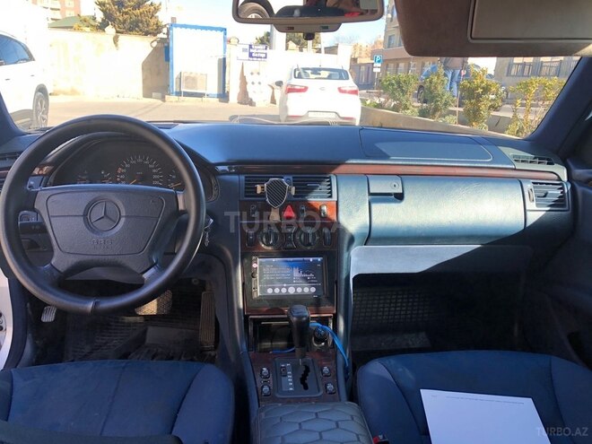 Mercedes E 230 1996, 415,000 km - 2.3 l - Bakı