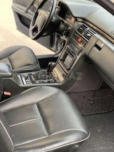 Mercedes E 320 2001, 360,015 km - 3.2 l - Bakı