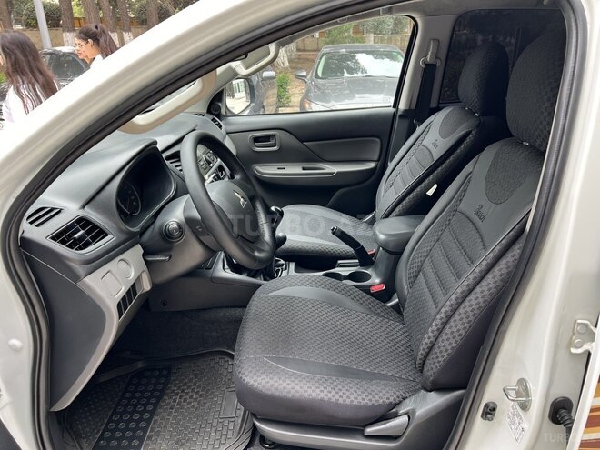 Mitsubishi L200 2016, 130,000 km - 2.5 l - Bakı