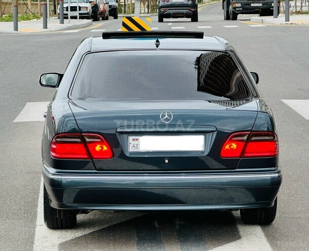 Mercedes E 240 2001, 292,000 km - 2.6 l - Bakı