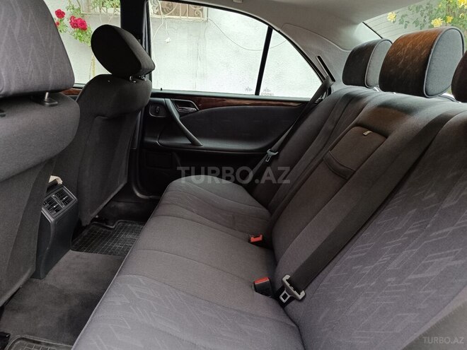 Mercedes E 240 1999, 268,000 km - 2.6 л - Xırdalan