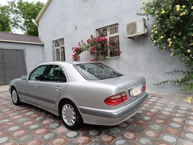 Mercedes E 240 1999, 268,000 km - 2.6 л - Xırdalan