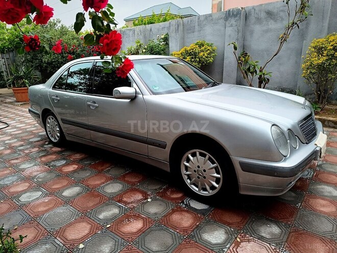 Mercedes E 240 1999, 268,000 km - 2.6 л - Xırdalan