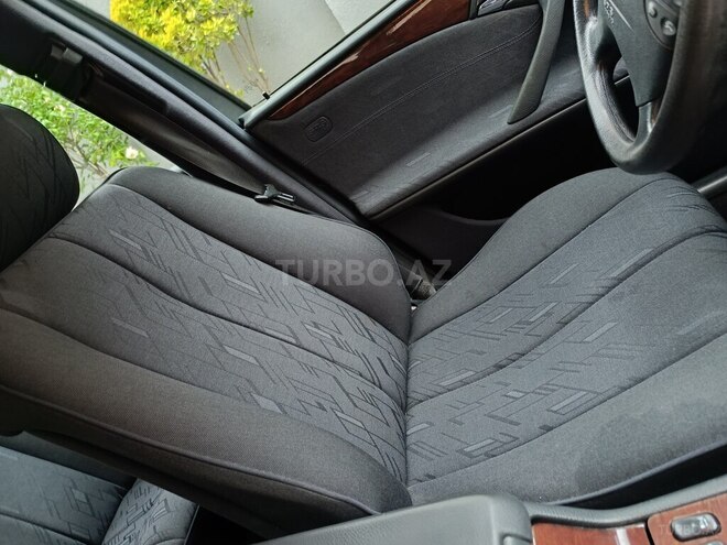 Mercedes E 240 1999, 268,000 km - 2.6 л - Xırdalan