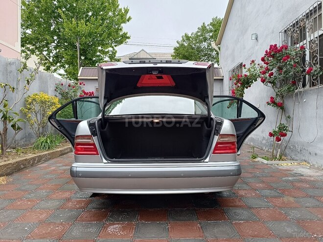 Mercedes E 240 1999, 268,000 km - 2.6 л - Xırdalan