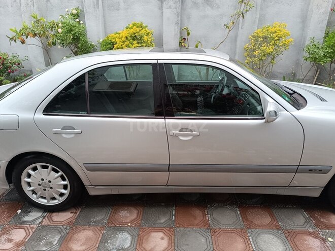 Mercedes E 240 1999, 268,000 km - 2.6 л - Xırdalan