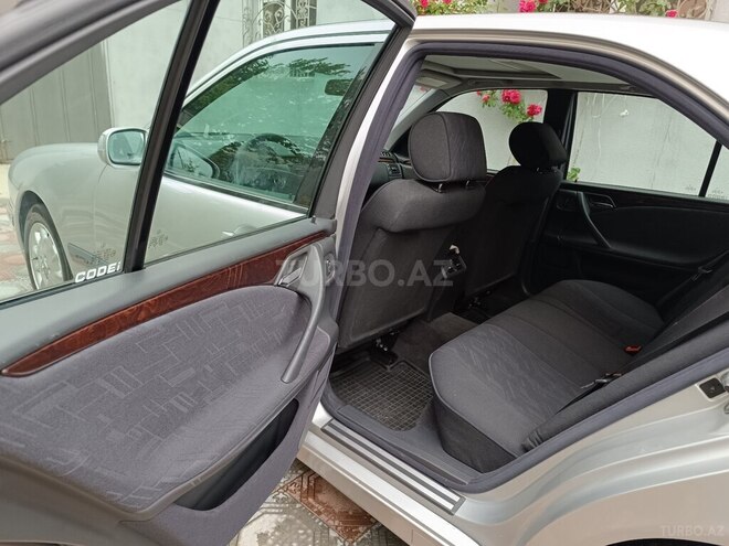 Mercedes E 240 1999, 268,000 km - 2.6 л - Xırdalan
