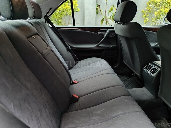 Mercedes E 240 1999, 268,000 km - 2.6 л - Xırdalan
