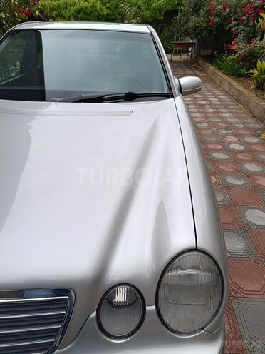 Mercedes E 240 1999, 268,000 km - 2.6 л - Xırdalan