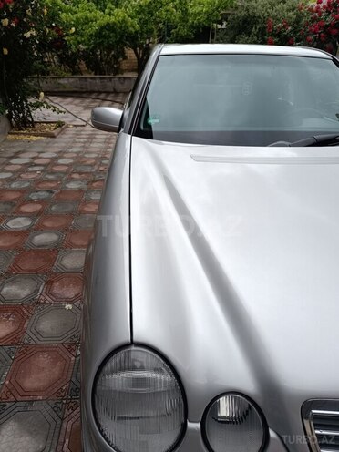Mercedes E 240 1999, 268,000 km - 2.6 л - Xırdalan