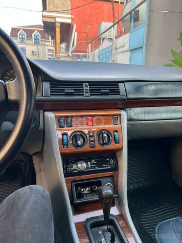 Mercedes E 220 1995, 260,000 km - 2.2 l - Bakı