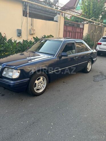 Mercedes E 220 1995, 260,000 km - 2.2 l - Bakı