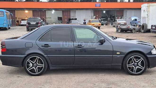 Mercedes C 240 1999, 235,000 km - 2.4 л - Tovuz